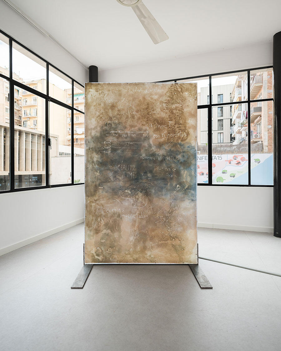 claudia-pages-rabal-two-sided-wall-enclosure-settler-time