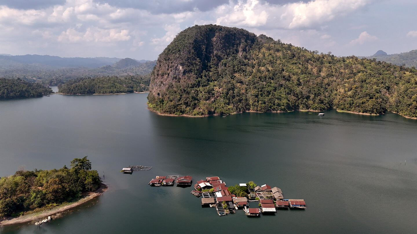 Clusters of floating rafts and mountaintop-turned islands at the Vajiralongkorn dam reservoir in Thailand. Courtesy: the artists and Storefront for Art and Architecture, New York; photograph: © Chen Zhan