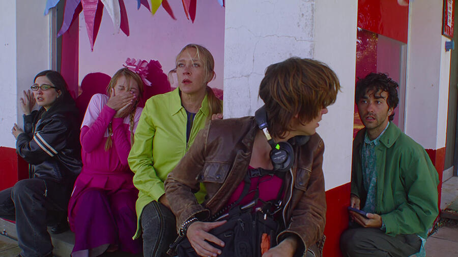 magic-farm-amalia-ulman