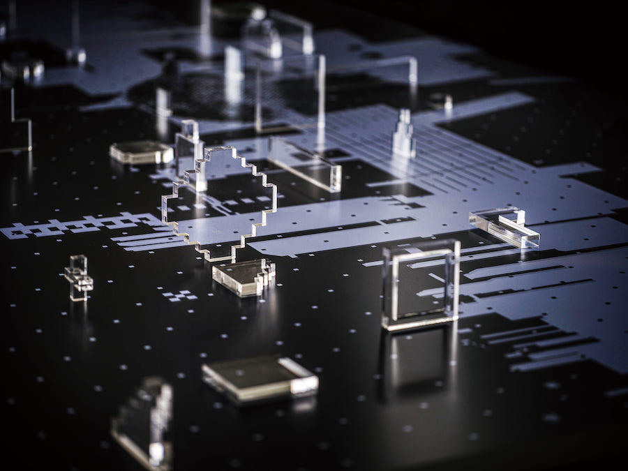 Chu Mirim, Vista, 2023. Loop video installation, four 75-inch TVs, colour, sound, transparent/mirror acrylic pieces, sizes variable, 5 minute loop. Courtesy: Baik Art. Photo: Studio Kenn